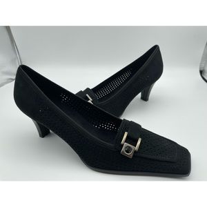 Stuart Weitzman Black Suede Shoes Kitten Heels Metal Embellishment Sz 8